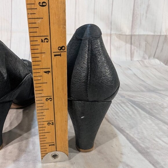 Tracey Neuls TN 29 Women's EUR 40.5 Black Leather Front Knot Cone Pump Heel - Picture 4 of 8